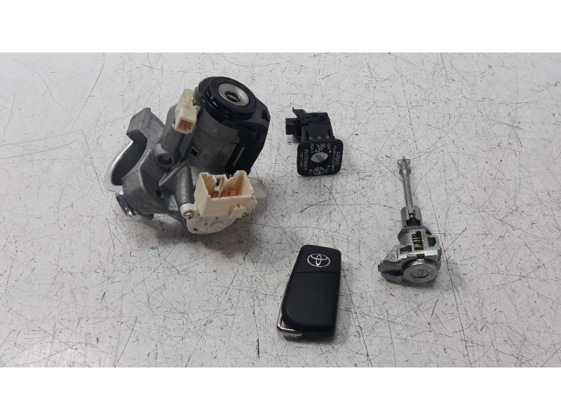 Recambio de conmutador de arranque para toyota avensis 1.8 16v cat referencia OEM IAM 8978305030  