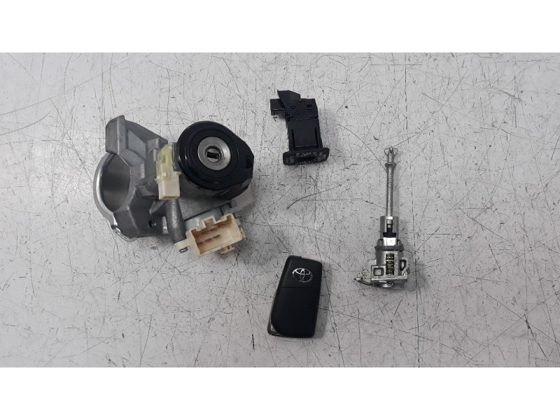 Recambio de conmutador de arranque para toyota avensis 1.8 16v cat referencia OEM IAM 8978305030  