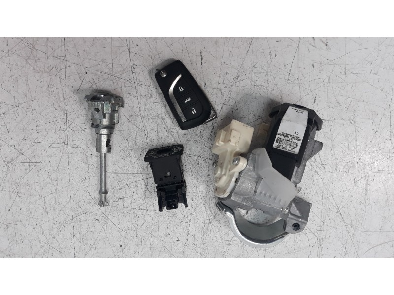 Recambio de conmutador de arranque para toyota avensis 1.8 16v cat referencia OEM IAM 8978305030  