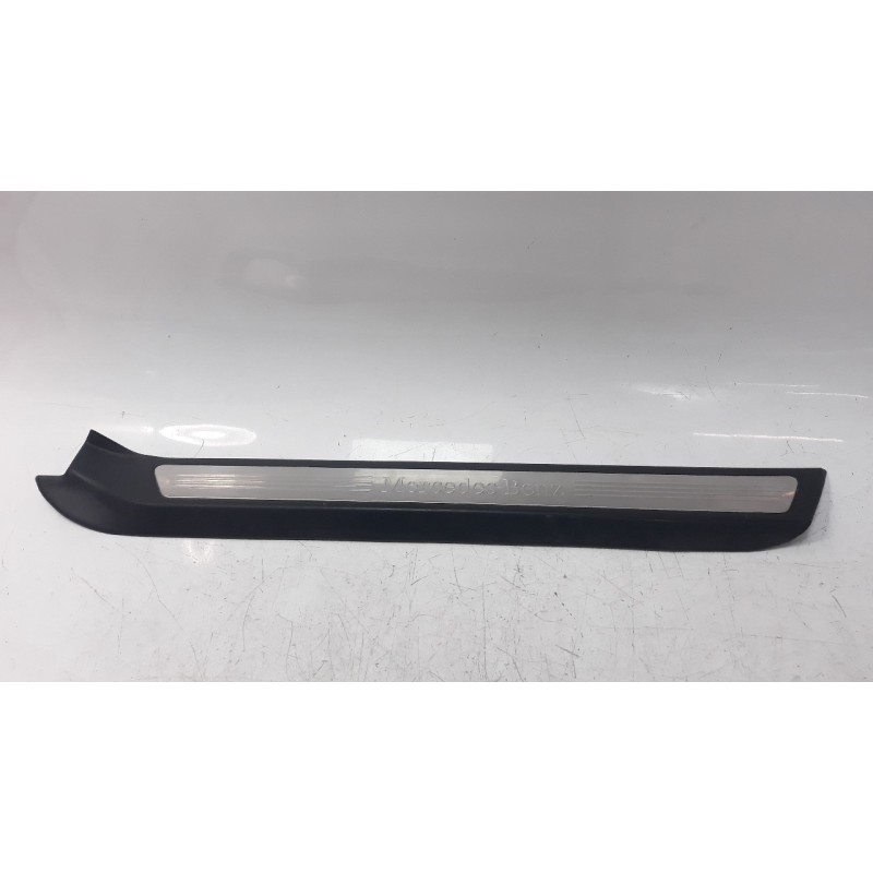 Recambio de moldura para mercedes-benz clase clk (w207) coupe 3.0 cdi cat referencia OEM IAM A2076800135  