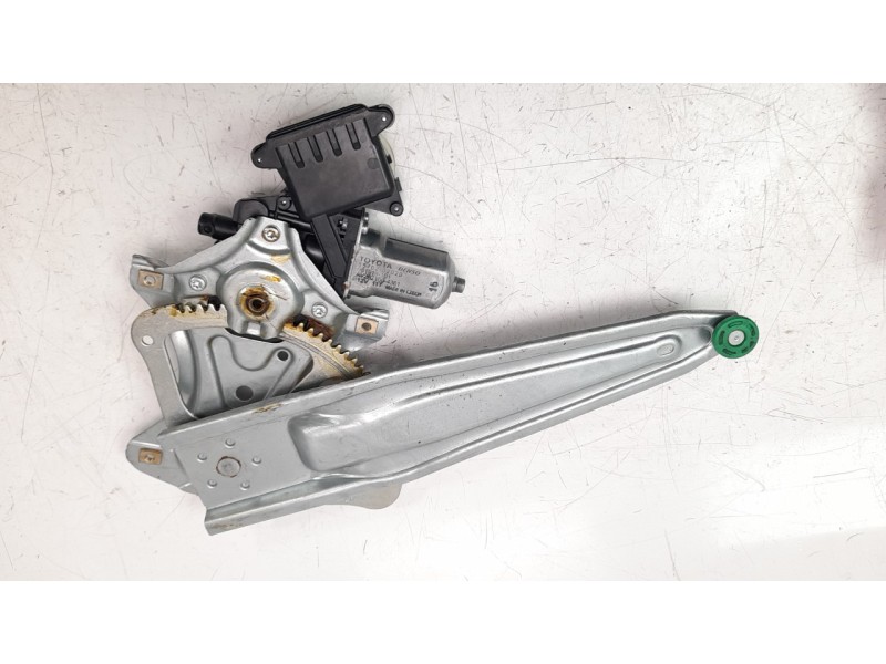 Recambio de elevalunas trasero derecho para toyota avensis 1.8 16v cat referencia OEM IAM 6983005131  