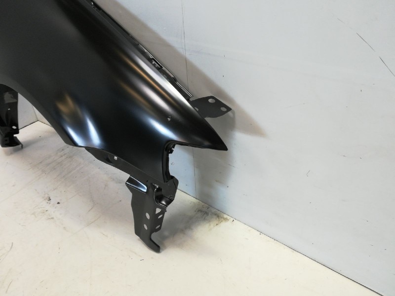 Recambio de aleta delantera derecha para volkswagen polo berlina (6n2) referencia OEM IAM 6N0821022G 109232411 VG0203003