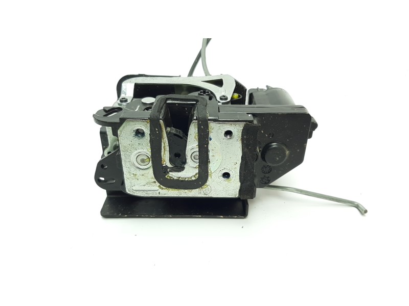 Recambio de cerradura puerta trasera derecha para ssangyong rodius 2.0 td cat referencia OEM IAM 7132021004  