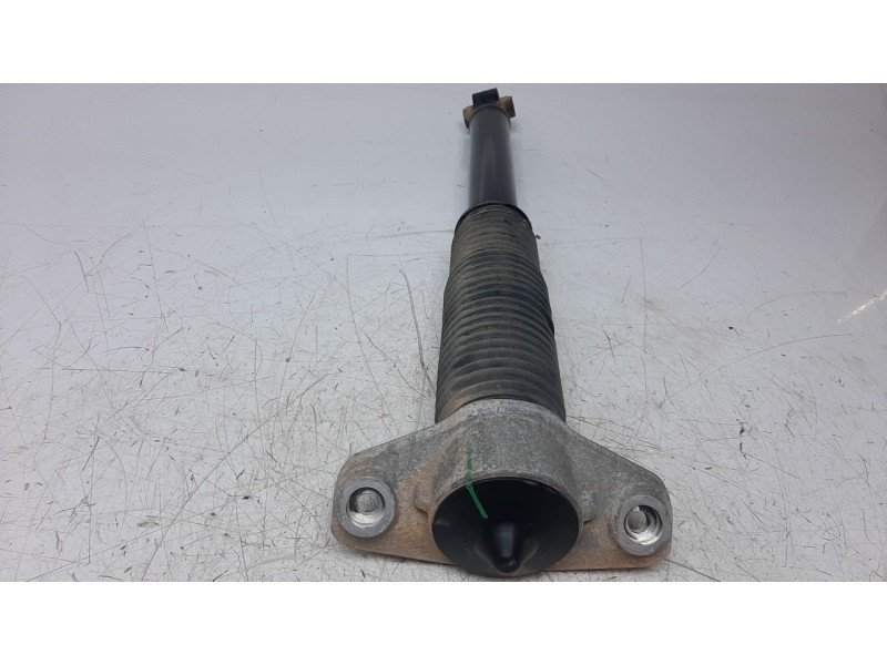 Recambio de amortiguador trasero derecho para hyundai tucson referencia OEM IAM 55300N7000  