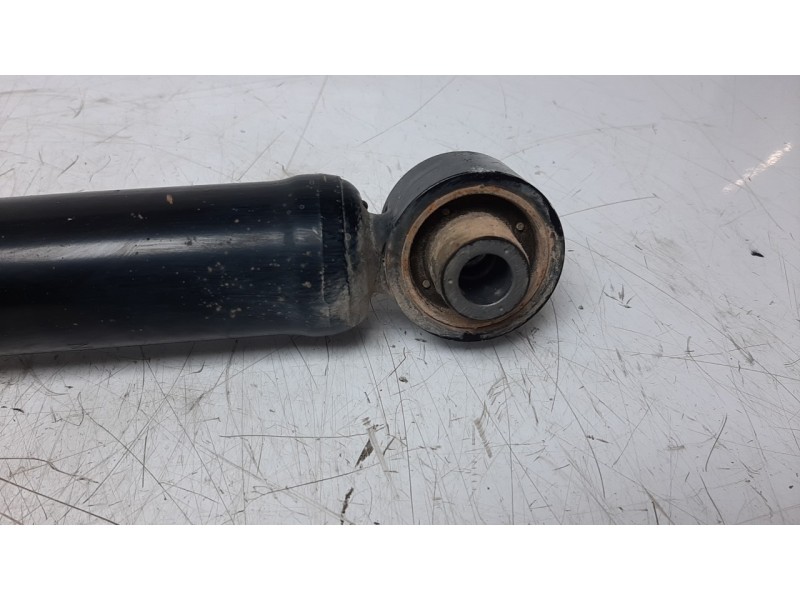 Recambio de amortiguador trasero derecho para hyundai tucson referencia OEM IAM 55300N7000  