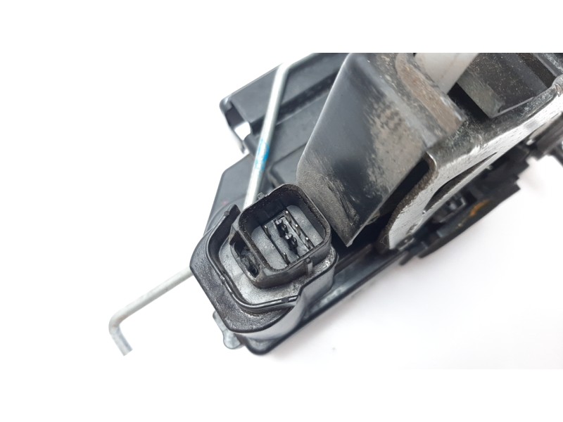 Recambio de cerradura puerta trasera izquierda para ssangyong rodius 2.0 td cat referencia OEM IAM 7131021004  