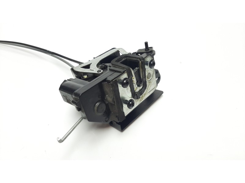 Recambio de cerradura puerta trasera izquierda para ssangyong rodius 2.0 td cat referencia OEM IAM 7131021004  