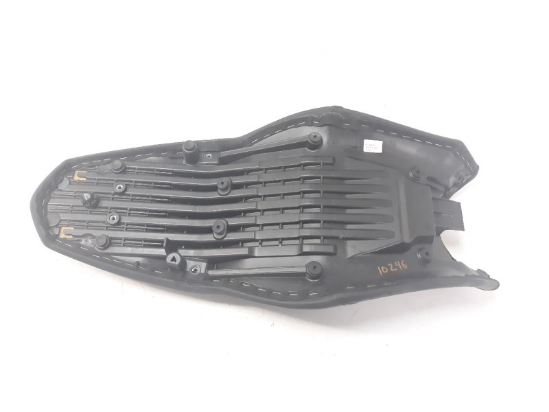 Recambio de asiento para triumph street triple street triple r referencia OEM IAM 2304079  