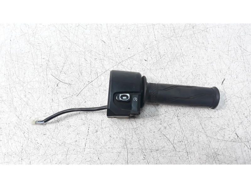 Recambio de piña luces derecha para yamaha nmax nmax 125 referencia OEM IAM BV4H39760200  