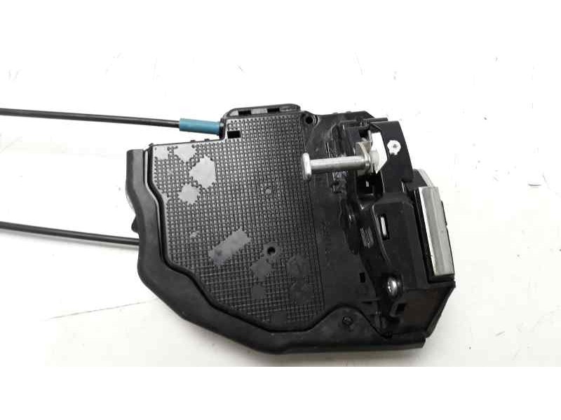 Recambio de cerradura puerta trasera derecha para toyota verso advance referencia OEM IAM A046693  