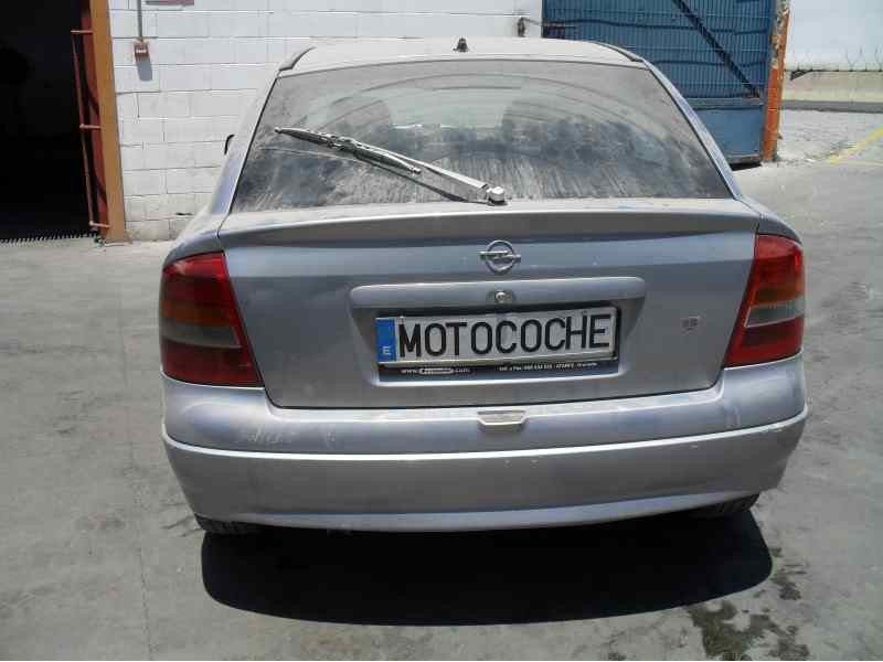 opel astra g berlina del año 2000