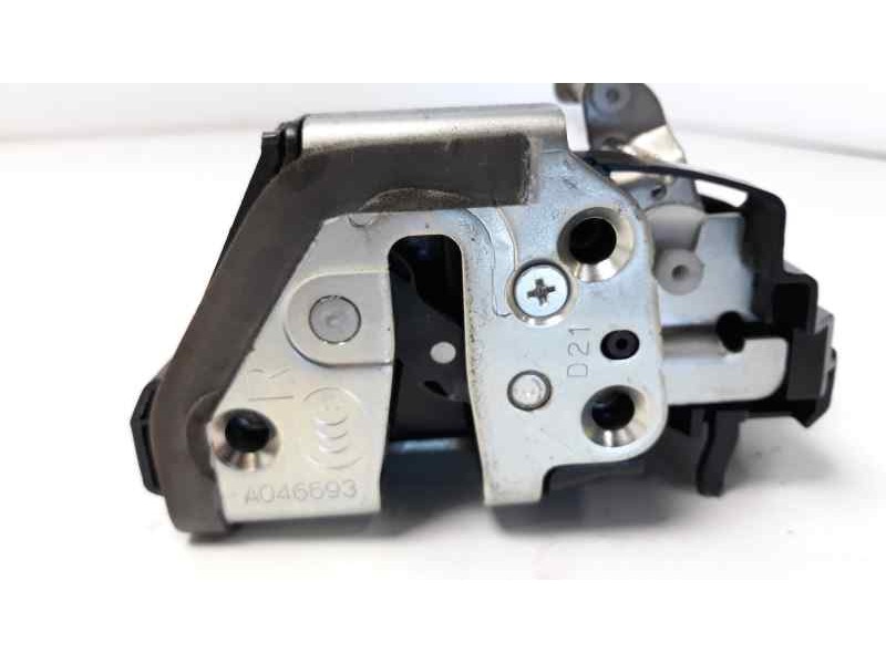 Recambio de cerradura puerta trasera derecha para toyota verso advance referencia OEM IAM A046693  