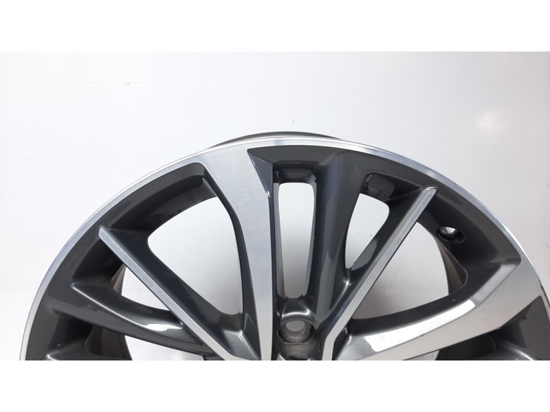 Recambio de llanta para toyota avensis 1.8 16v cat referencia OEM IAM HL8104  