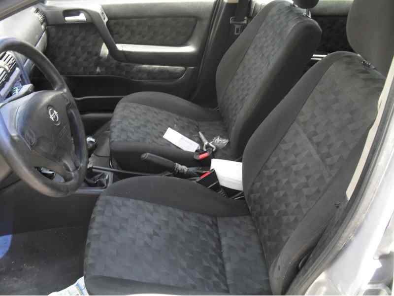 opel astra g berlina del año 2000