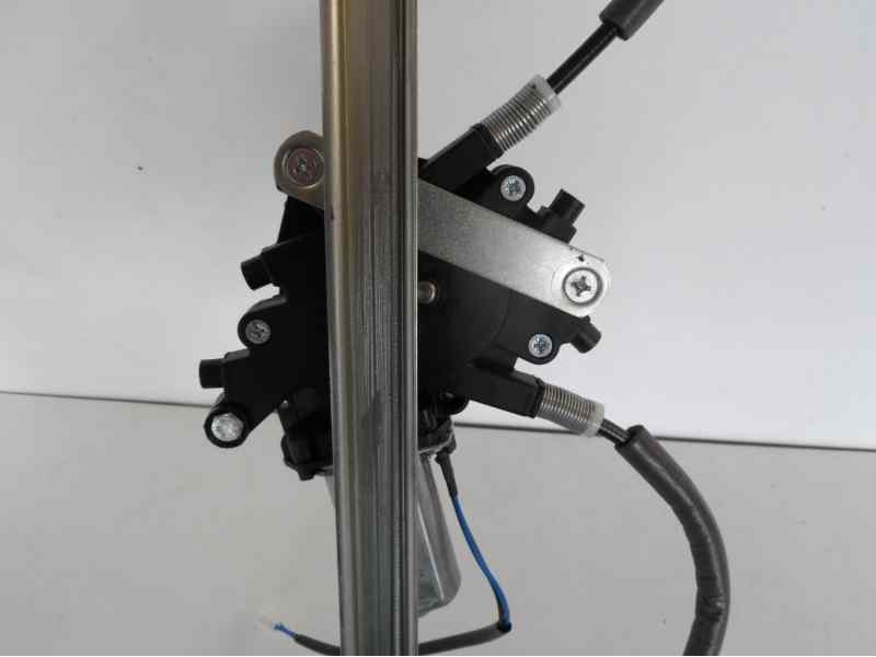 Recambio de elevalunas delantero izquierdo para renault trafic caja cerrada (ab 4.01) referencia OEM IAM 7700311820 115555 RT41A