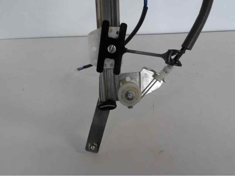 Recambio de elevalunas delantero izquierdo para renault trafic caja cerrada (ab 4.01) referencia OEM IAM 7700311820 115555 RT41A