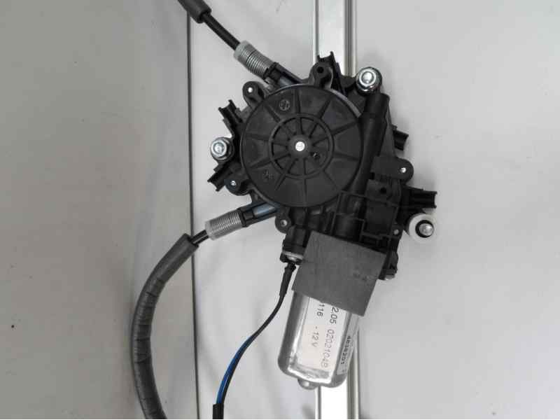 Recambio de elevalunas delantero izquierdo para renault trafic caja cerrada (ab 4.01) referencia OEM IAM 7700311820 115555 RT41A