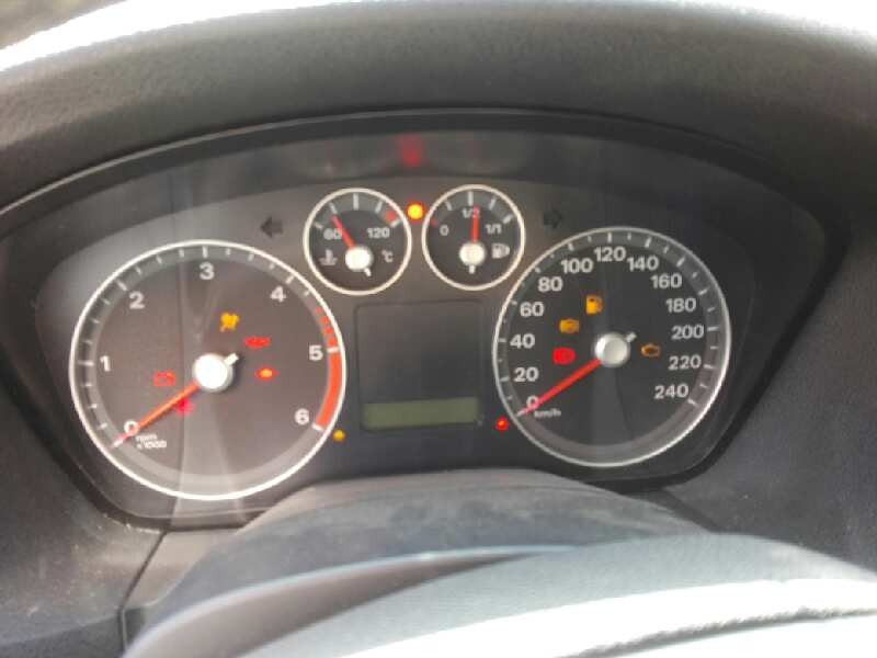 ford focus berlina (cap) del año 2005