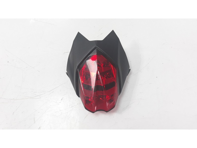 Recambio de piloto trasero central para triumph street triple street triple r referencia OEM IAM T2700631  