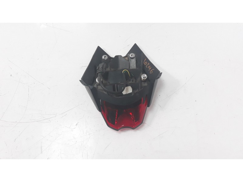 Recambio de piloto trasero central para triumph street triple street triple r referencia OEM IAM T2700631  