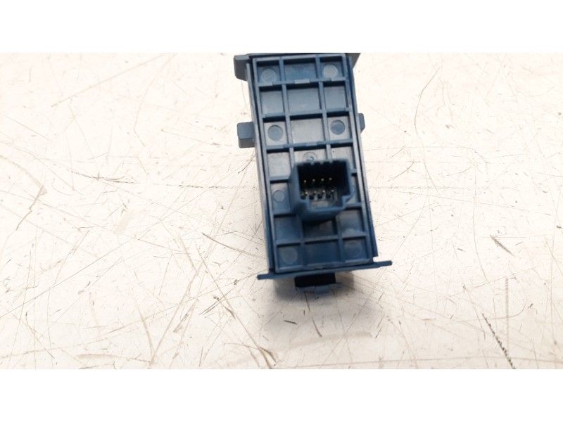 Recambio de mando elevalunas delantero derecho para toyota avensis 1.8 16v cat referencia OEM IAM 8481005080  