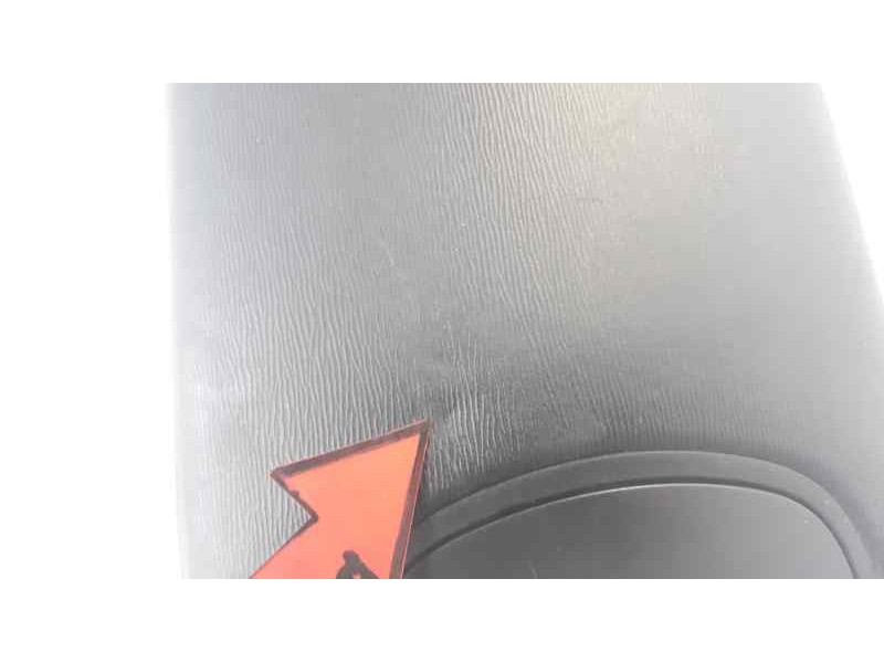 Recambio de apoyabrazos central para toyota avensis (t27) 2.0 d-4d cat referencia OEM IAM   