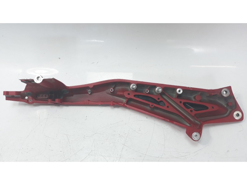 Recambio de subchasis trasero para triumph street triple street triple r referencia OEM IAM T2070539  