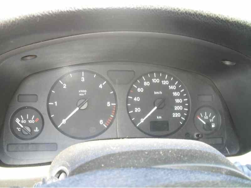 opel astra g berlina del año 2000