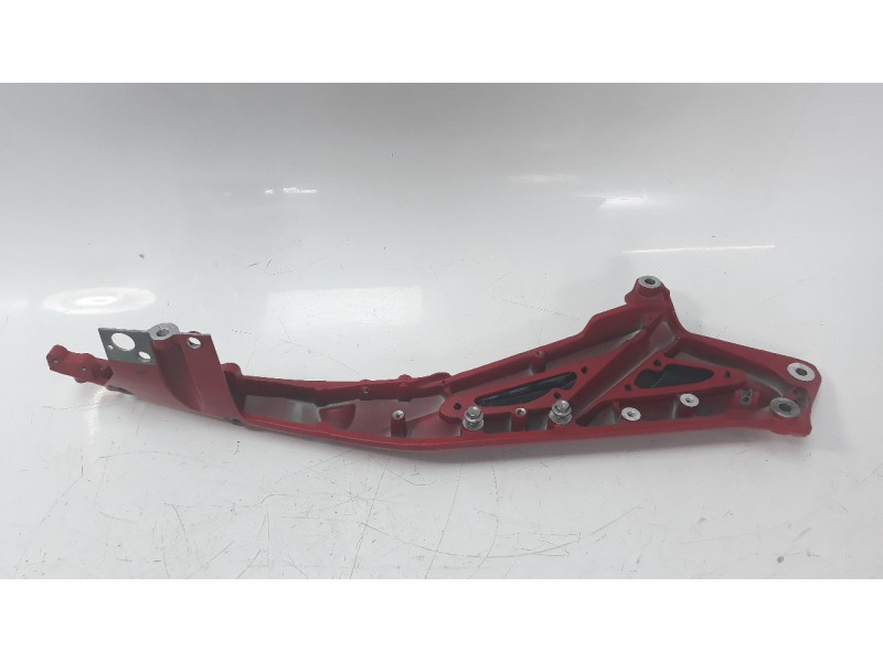 Recambio de subchasis trasero para triumph street triple street triple r referencia OEM IAM T2070539  