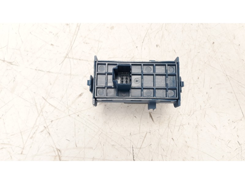 Recambio de mando elevalunas trasero derecho para toyota avensis 1.8 16v cat referencia OEM IAM 8481005080  
