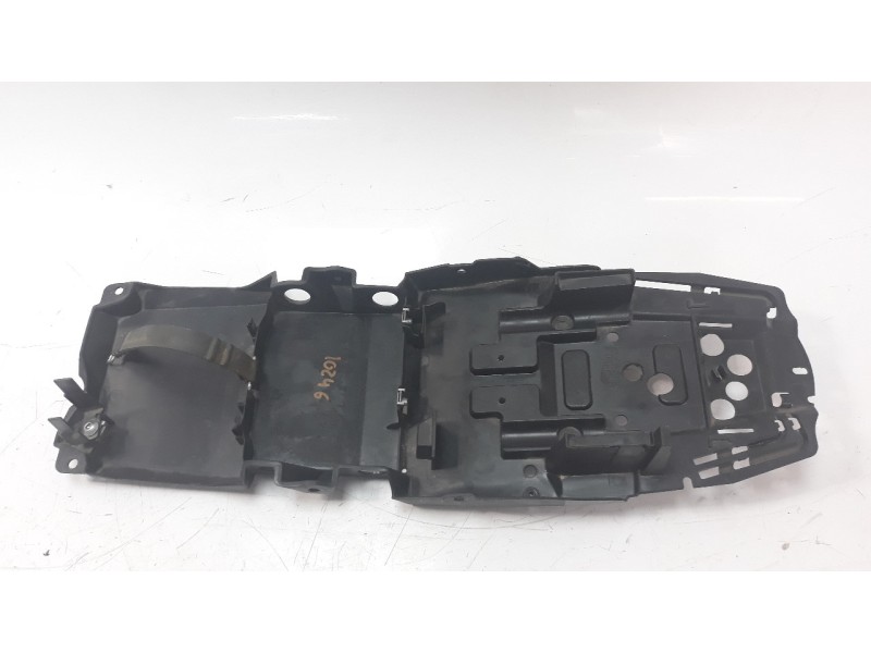 Recambio de guardabarros trasero para triumph street triple street triple r referencia OEM IAM 2308008  