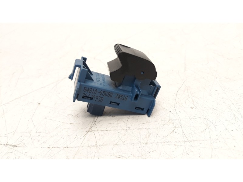 Recambio de mando elevalunas trasero izquierdo para toyota avensis 1.8 16v cat referencia OEM IAM 8481005080  