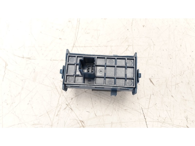 Recambio de mando elevalunas trasero izquierdo para toyota avensis 1.8 16v cat referencia OEM IAM 8481005080  