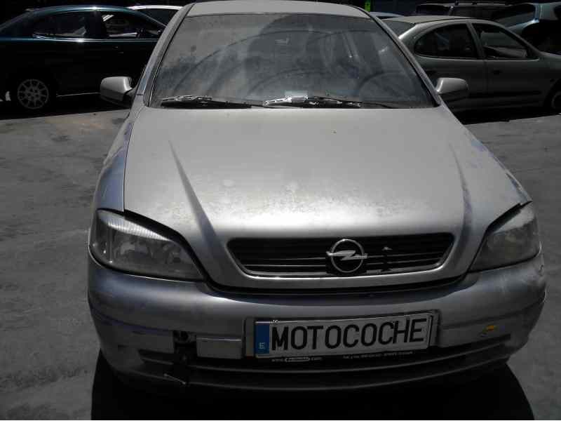 opel astra g berlina del año 2000