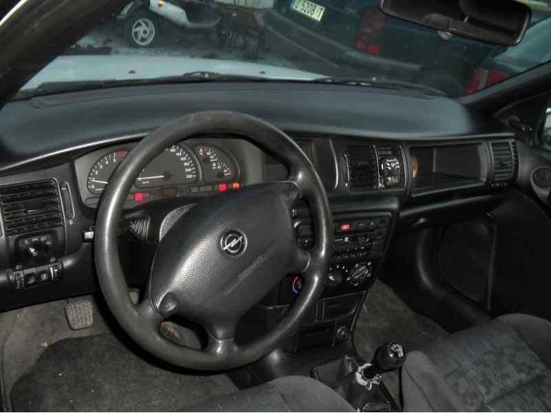 opel vectra b berlina del año 1995