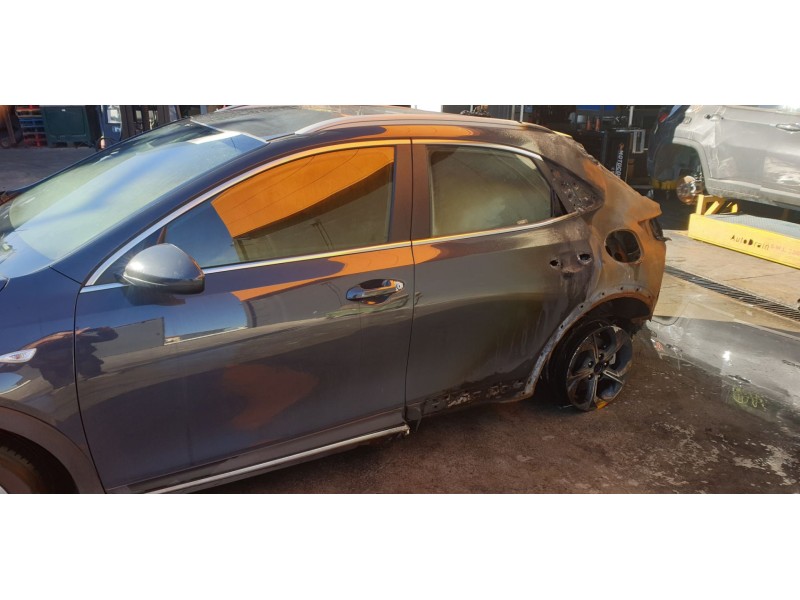 Recambio de puerta delantera izquierda para kia xceed drive referencia OEM IAM 76003J7800  