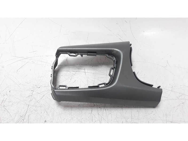 Recambio de moldura para kia rio (yb) 1.2 cat referencia OEM IAM 84731H8000  
