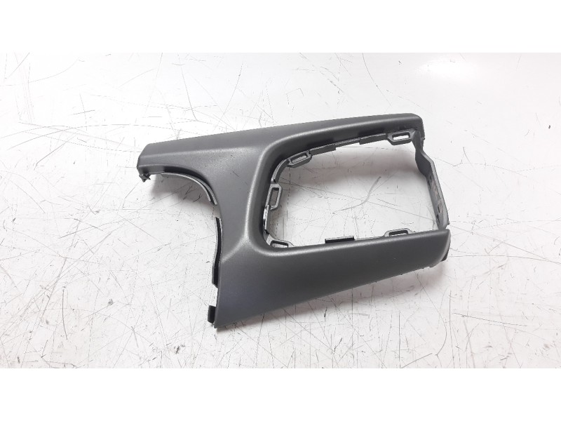 Recambio de moldura para kia rio (yb) 1.2 cat referencia OEM IAM 84731H8000  
