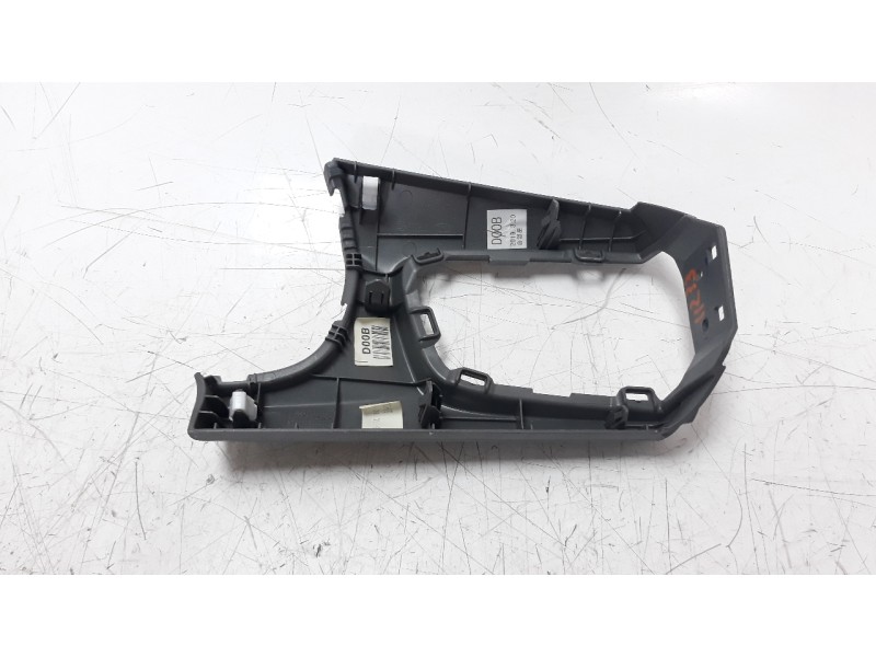 Recambio de moldura para kia rio (yb) 1.2 cat referencia OEM IAM 84731H8000  