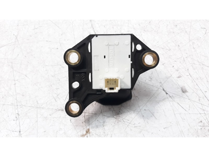 Recambio de palanca freno para toyota avensis 1.8 16v cat referencia OEM IAM 8439005030  