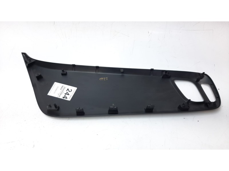 Recambio de moldura para iveco daily furgón 2.3 diesel referencia OEM IAM 5801586542  