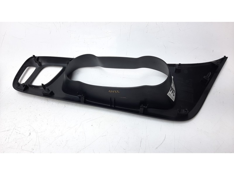 Recambio de moldura para iveco daily furgón 2.3 diesel referencia OEM IAM 5801592795  