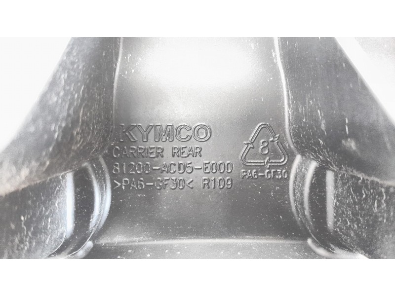Recambio de portamaletas para kymco g-dink 125 referencia OEM IAM 81200ACD5E000  