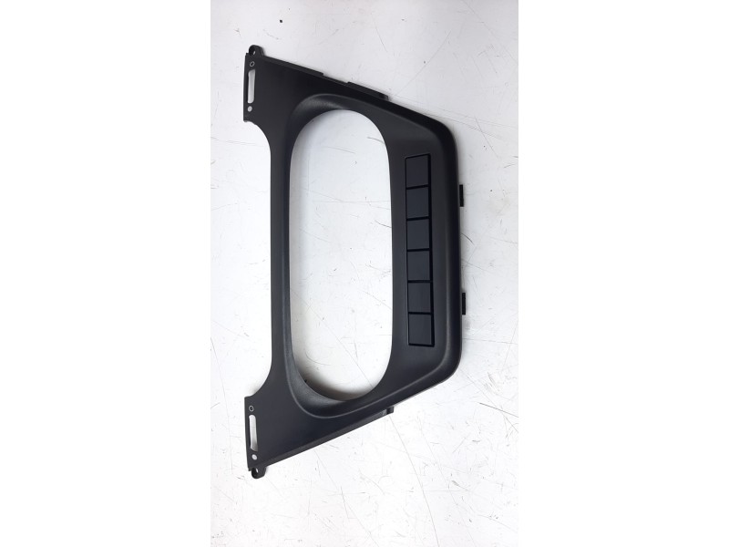 Recambio de moldura para iveco daily furgón 2.3 diesel referencia OEM IAM 5801592799  