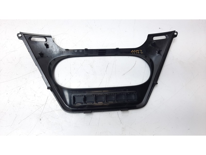 Recambio de moldura para iveco daily furgón 2.3 diesel referencia OEM IAM 5801592799  