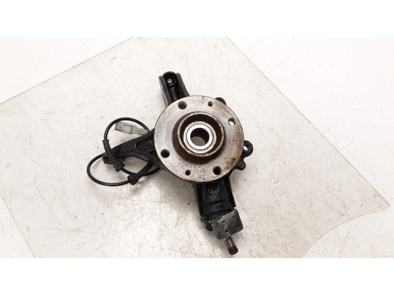 Recambio de mangueta delantera derecha para peugeot 308 1.6 16v referencia OEM IAM 364796  