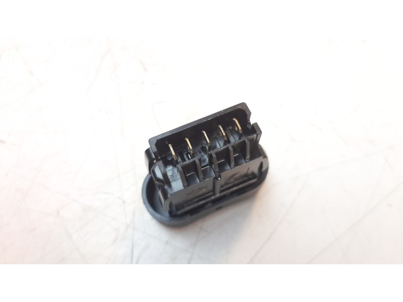 Recambio de interruptor para dacia sandero referencia OEM IAM 8200870250D  