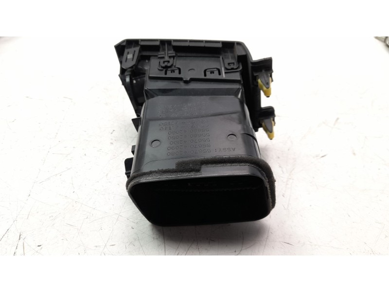 Recambio de rejilla aireadora para toyota rav 4 referencia OEM IAM 5567042080  