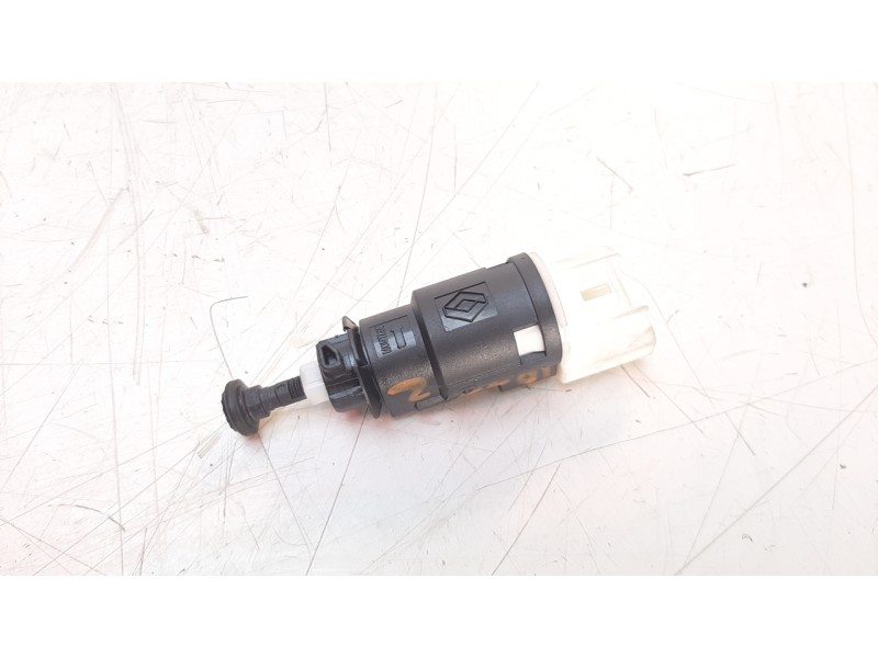 Recambio de interruptor para dacia sandero referencia OEM IAM 8200276361D  