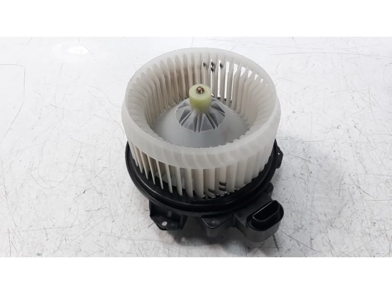 Recambio de ventilador calefaccion para toyota avensis 1.8 16v cat referencia OEM IAM 8710302150  